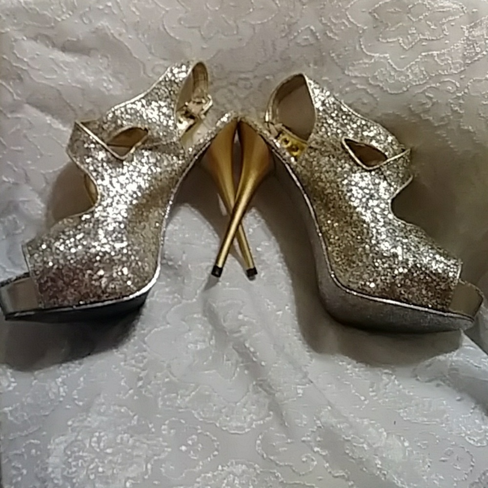 Heels - Picture 4 of 4